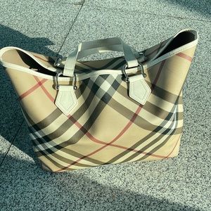 Burberry extra large tote bag